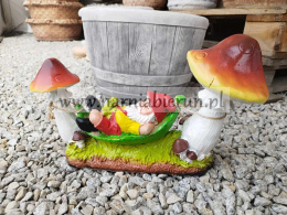 Figurka z żywicy Krasnal Skrzat w hamaku grzyb 36 cm