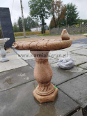 Figurka betonowa Figura Poidło z ptaszkiem na kolumnie 49 cm