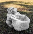 Figurka betonowa donica PIES LABRADOR Z KOSZEM 23 cm